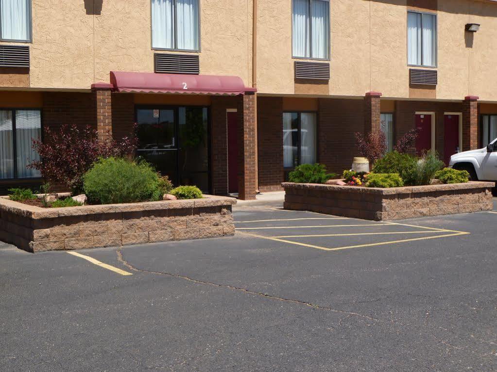 Americas Value Inn&suites Ft Collins E At I-25 2*
